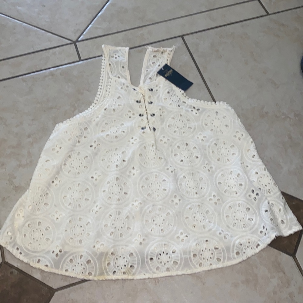NWT Cream hollister eyelet top perfect for summertime